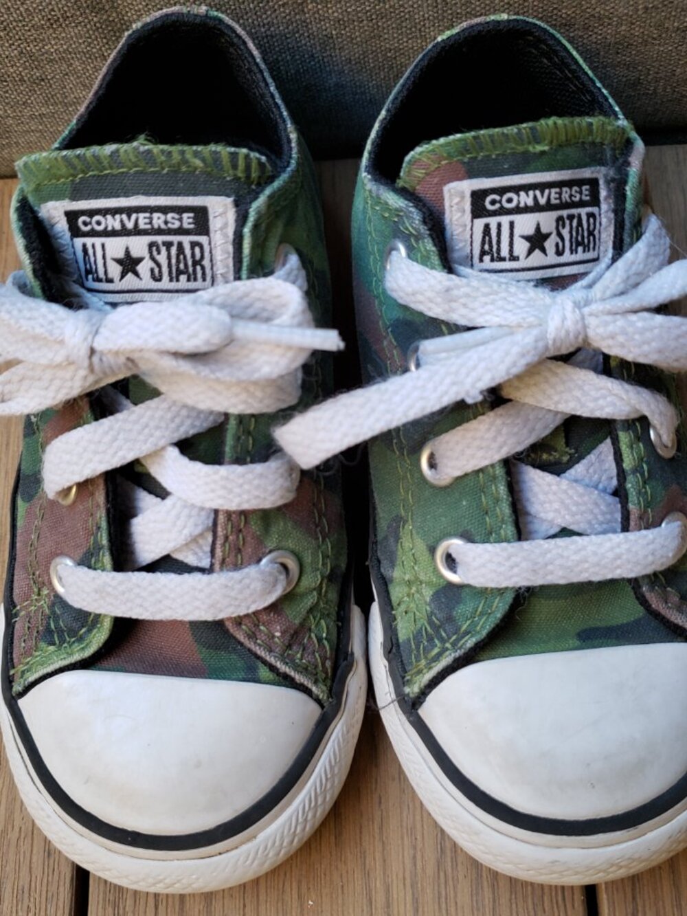 EUC CTAS Converse infant camo low sneaker (7) KICKS